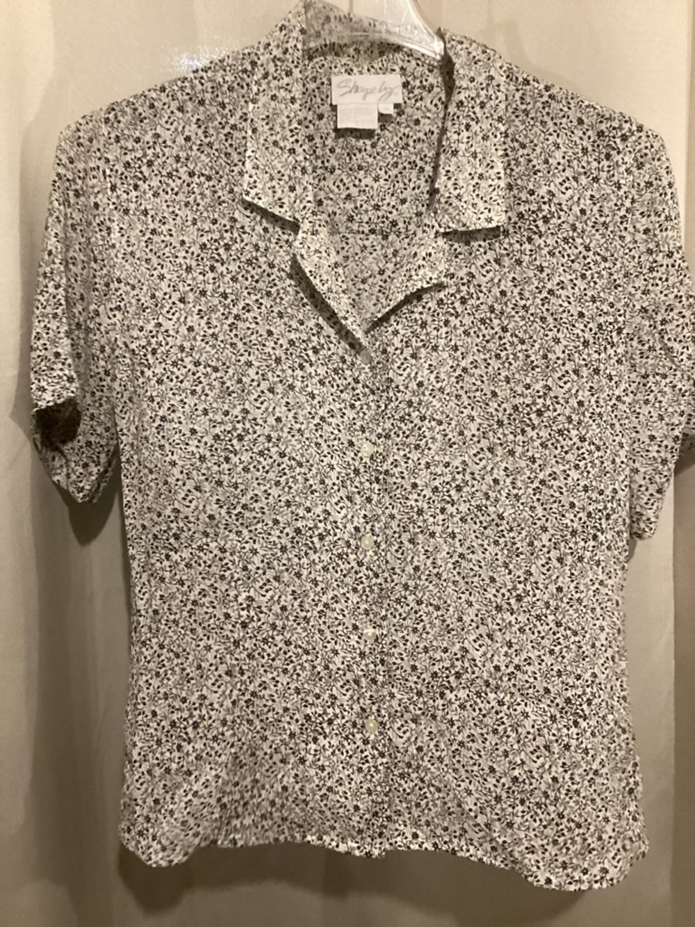 Shapely Black & White Floral Blouse